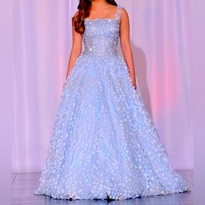 Jovani Couture Gown Size 0/00